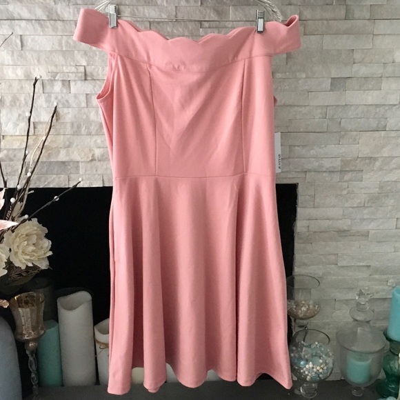 🌷HOST PICK 11/18🌷OFF-THE-SHOULDER DRESS SIZE XXL - Picture 2 of 8